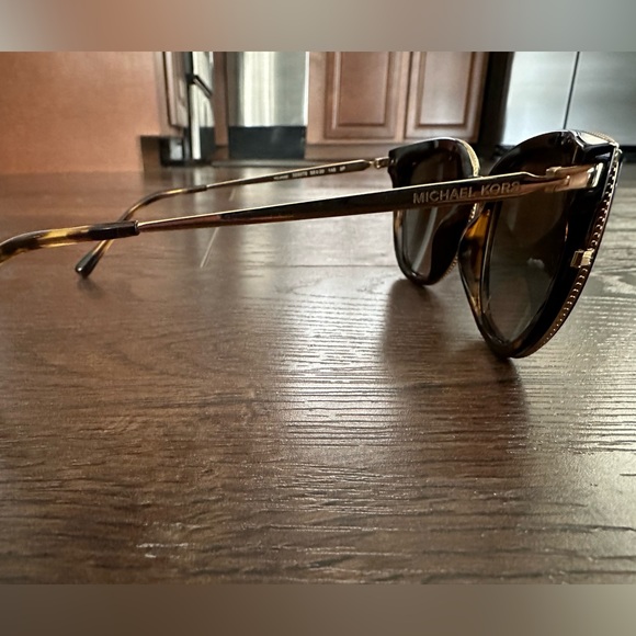 Michael Kors Polarized Sunglasses with Case - Picture 2 of 5